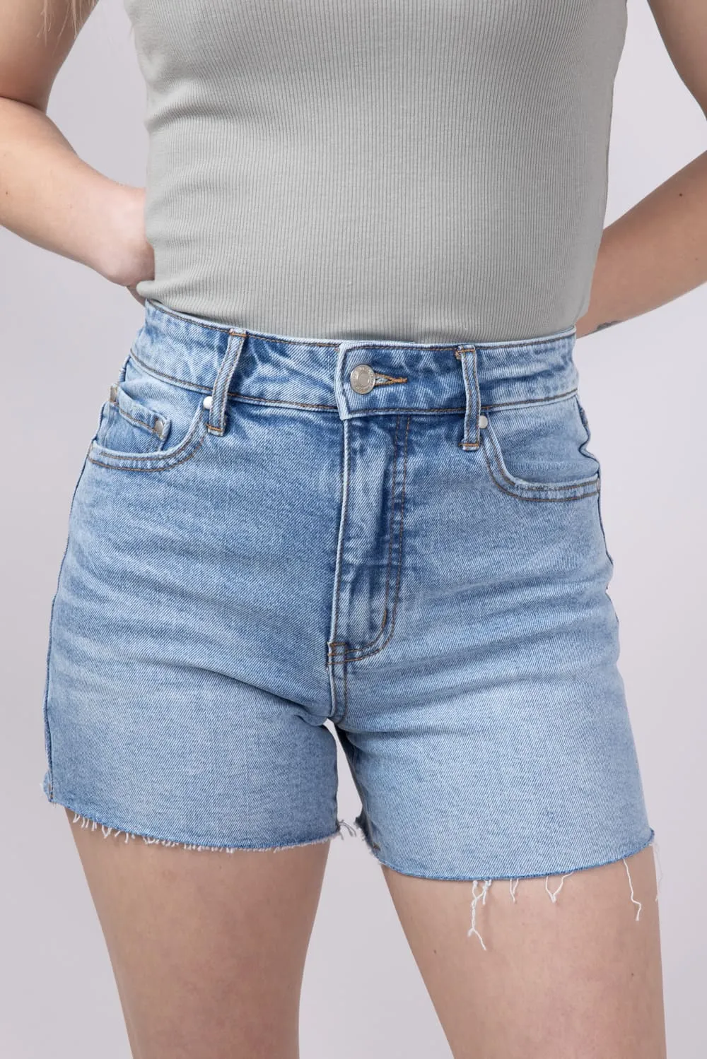 Thread & Supply Vintage Stretch Mid-Rise Denim Shorts for Women | B2381VSDTS-MEDIUMWASH